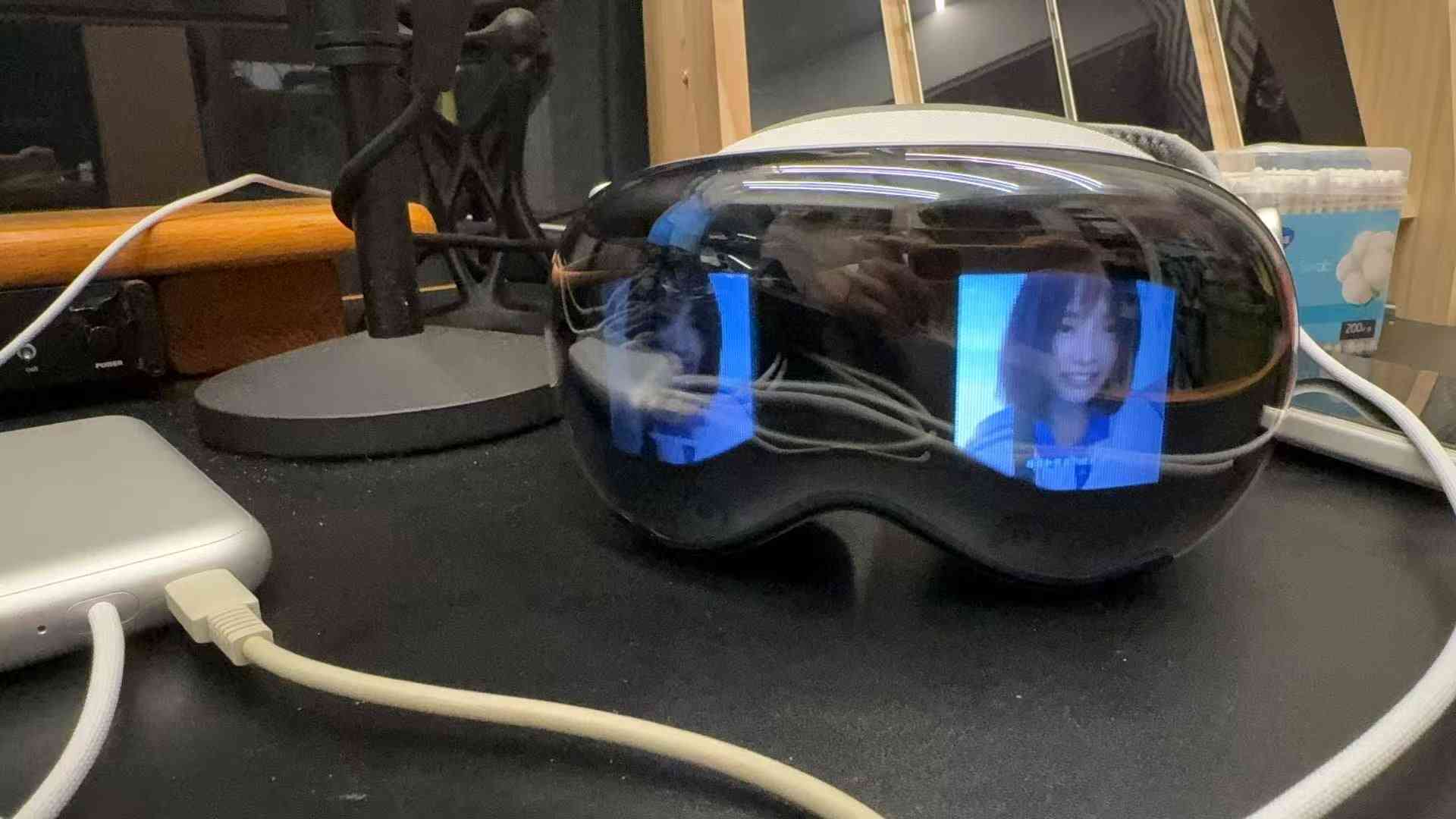 На джейлбрейкнутом Vision Pro вывели свою картинку на внешний дисплей