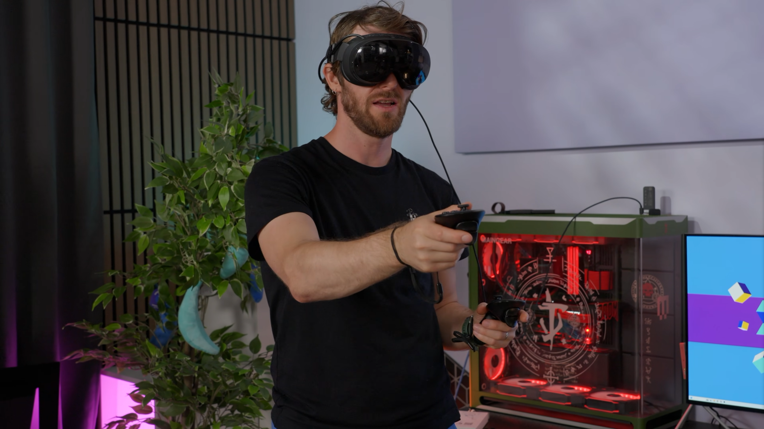 ShortCircuit (LinusTechTips) раньше времени добавил в свой плейлист анбоксинг Steam Frame